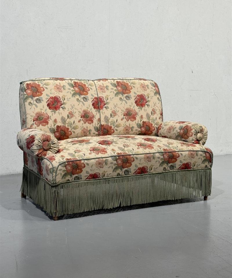 Vintage kukkakuvioinen sohva