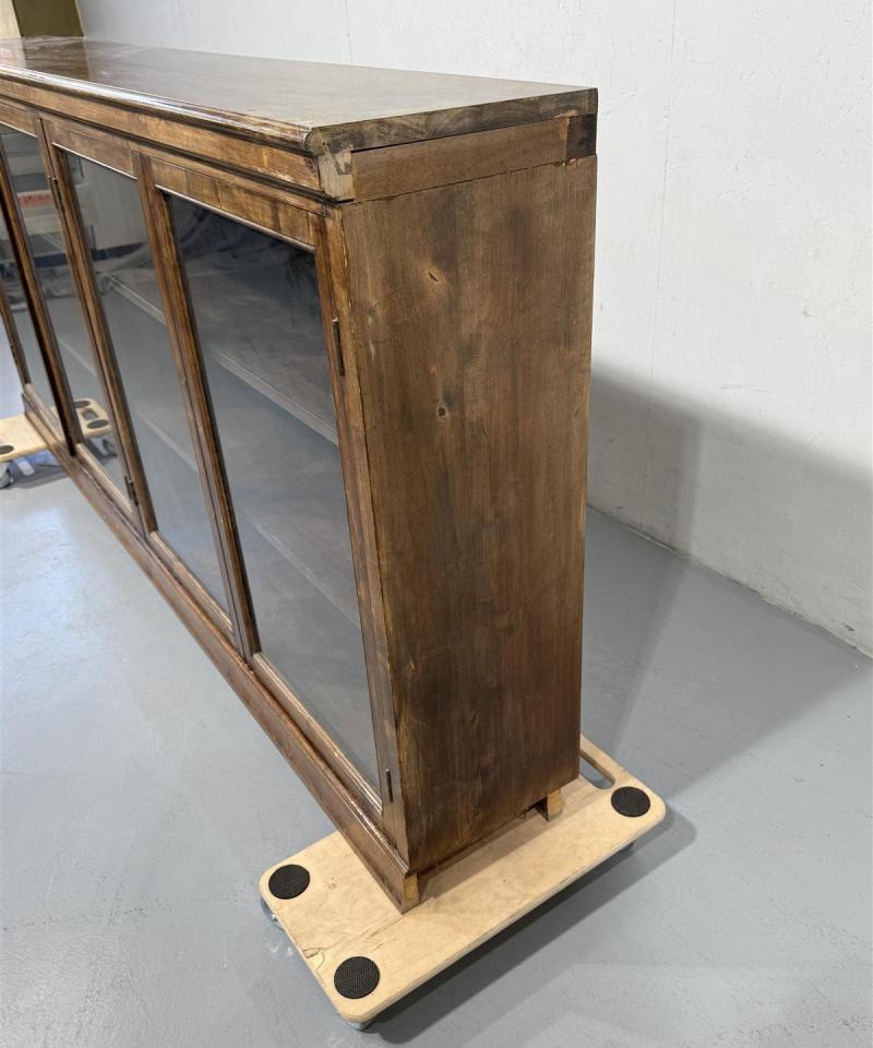 Rustiikkinen vitriinikaappi 223cm