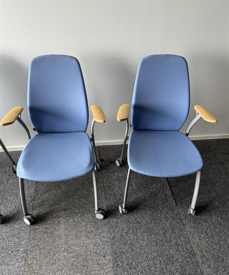 Kinnarps Plus 375M tuolit (4kpl) vaaleansininen