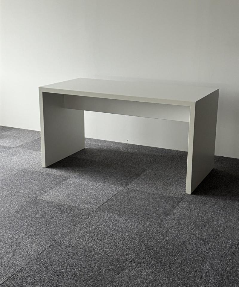 Työpöytä 140x70cm valkoinen