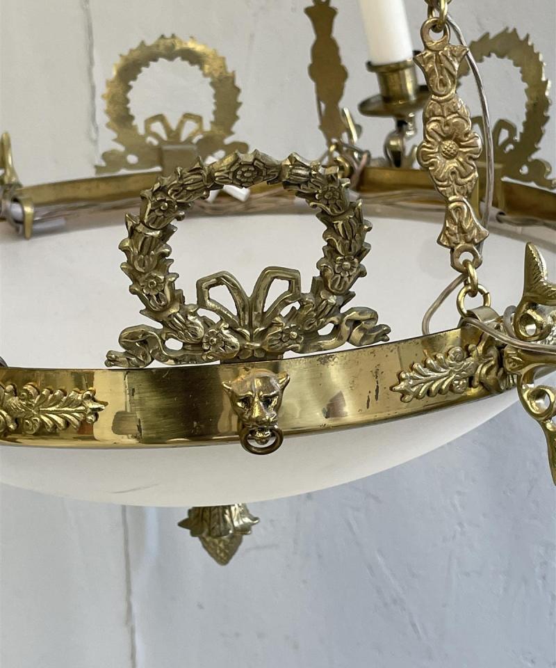 Klassinen Empire tyylinen kattokruunu