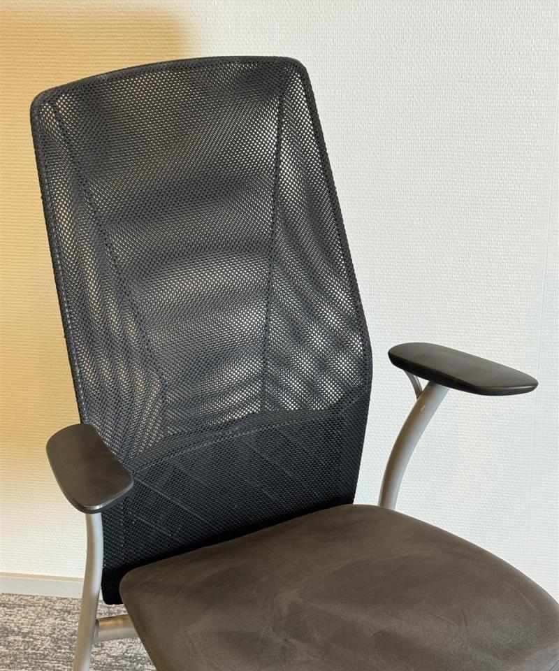 Kinnarps Plus 375M tuolit (4kpl) musta