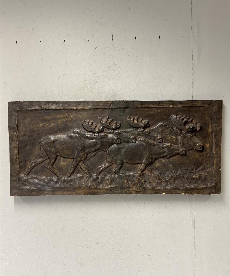 Reliefi hirvet Jussi Mäntynen 1923