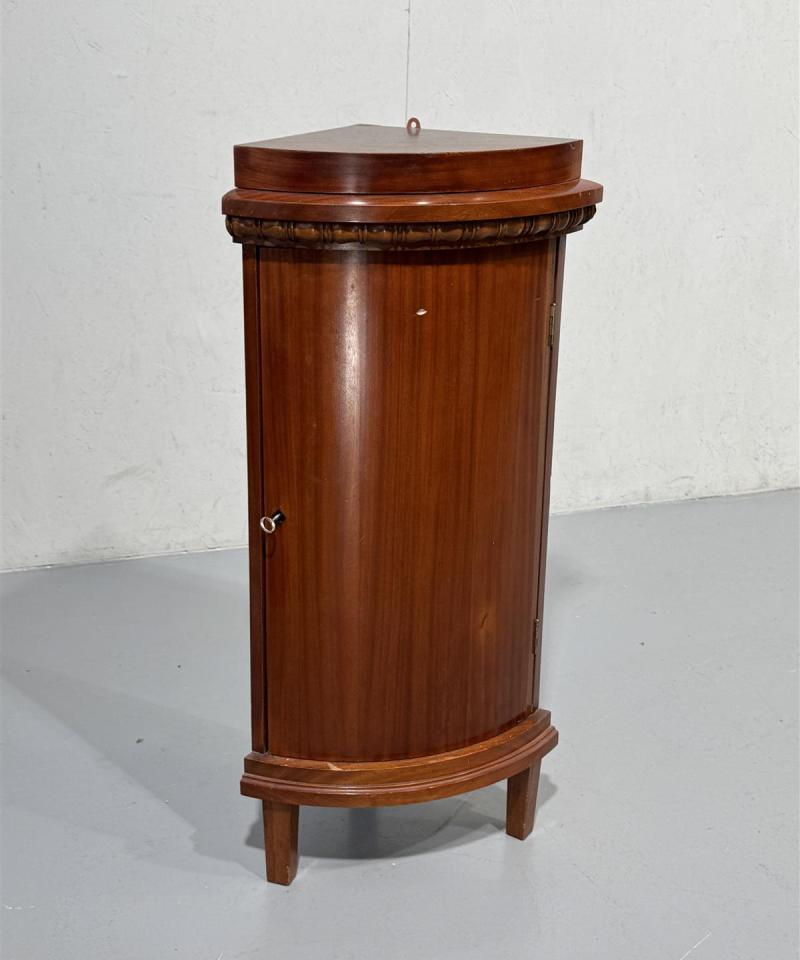 Vintage kulmakaappi mahonki