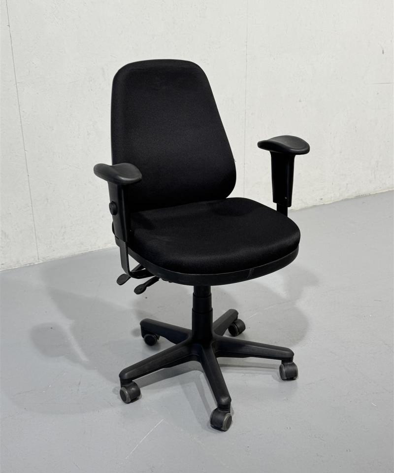 Toplux Team toimistotuoli musta