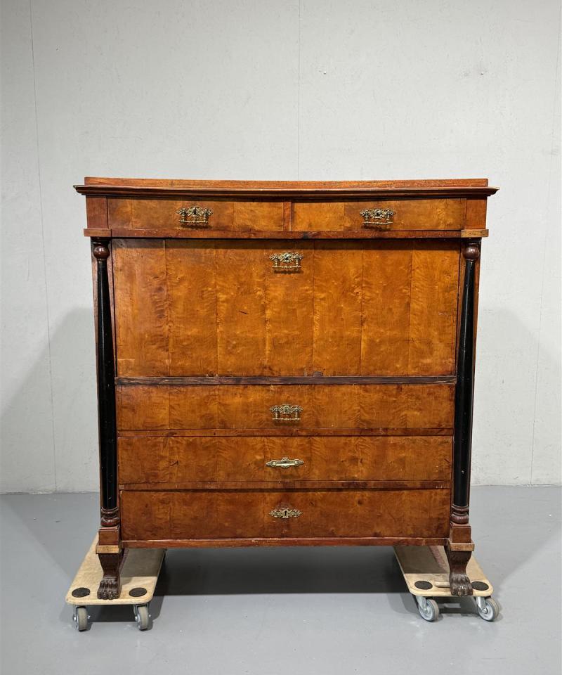 Antiikkinen empire kirjoituslipasto