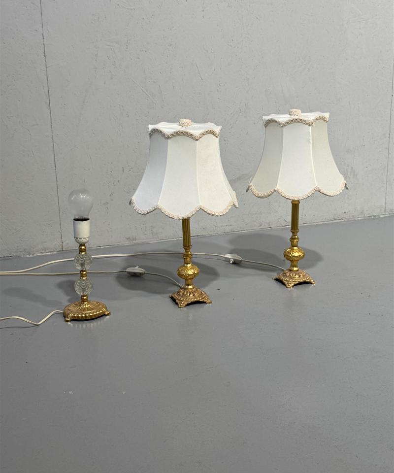 Klassiset pöytävalaisimet (2kpl) ja pieni valaisin