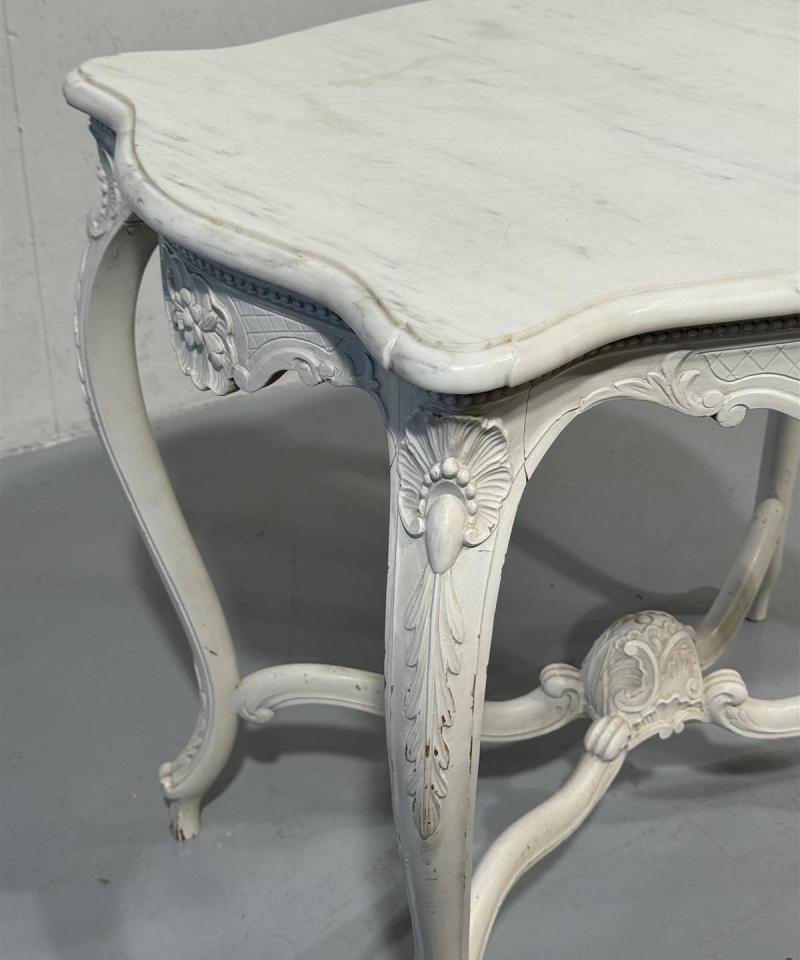 Rokokoo sivupöytä marmoritaso valkoinen