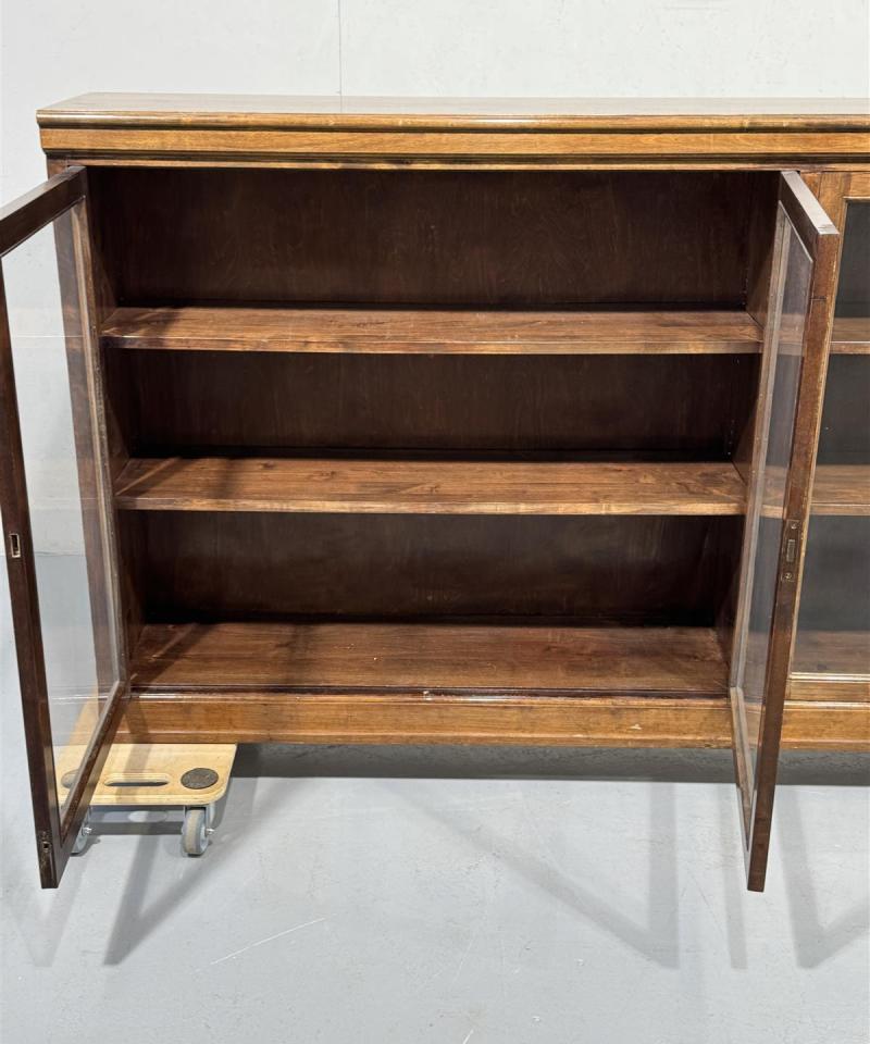 Rustiikkinen vitriinikaappi 223cm