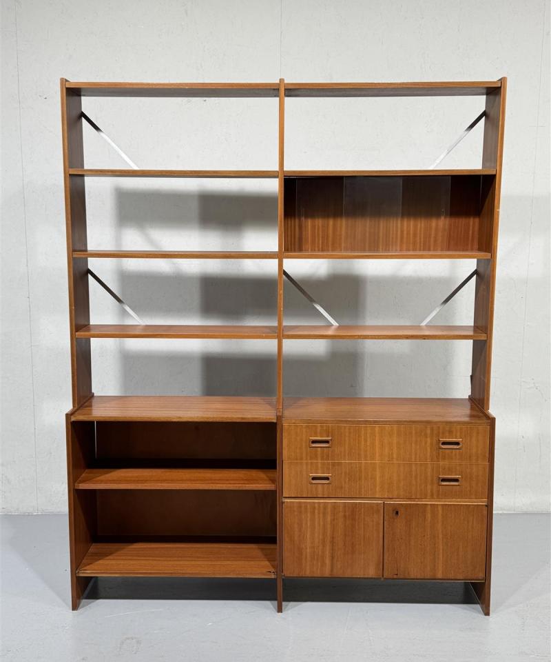 Vintage teak hyllykkö lipastolla