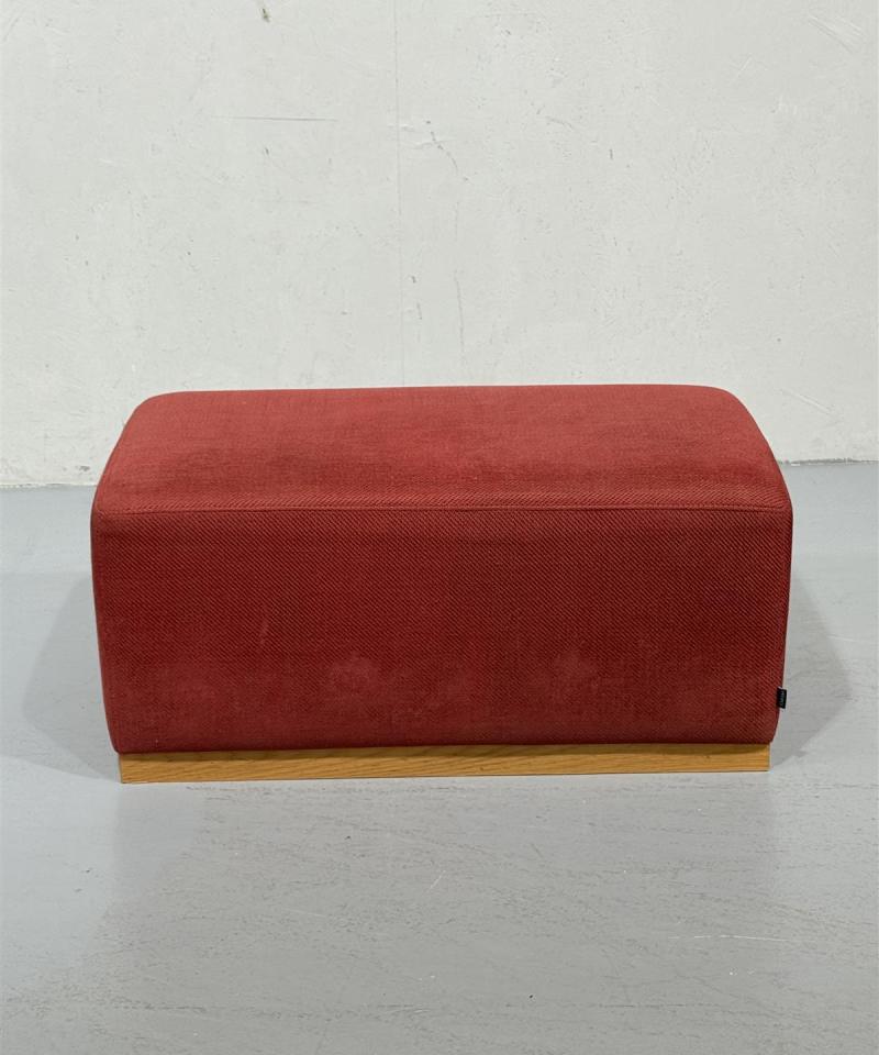 Pedro istuin punainen