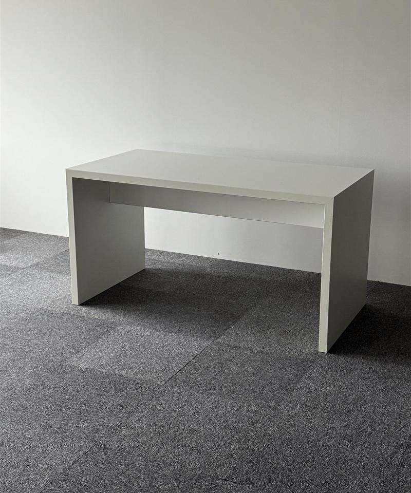 Työpöytä 140x70cm valkoinen