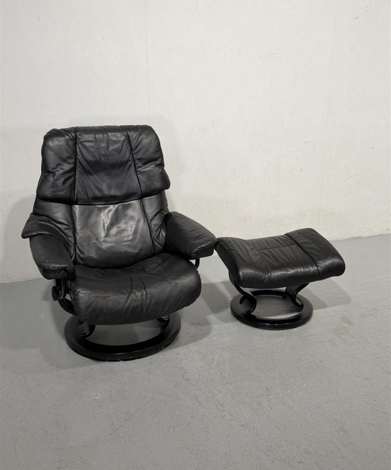 Ekornes Stressless nojatuoli ja rahi musta