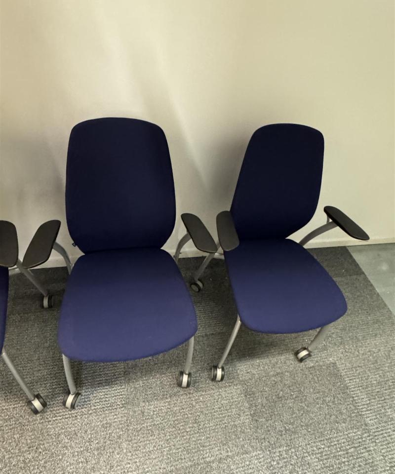 Kinnarps M375 Plus Toimistotuolit (4kpl) tummansininen