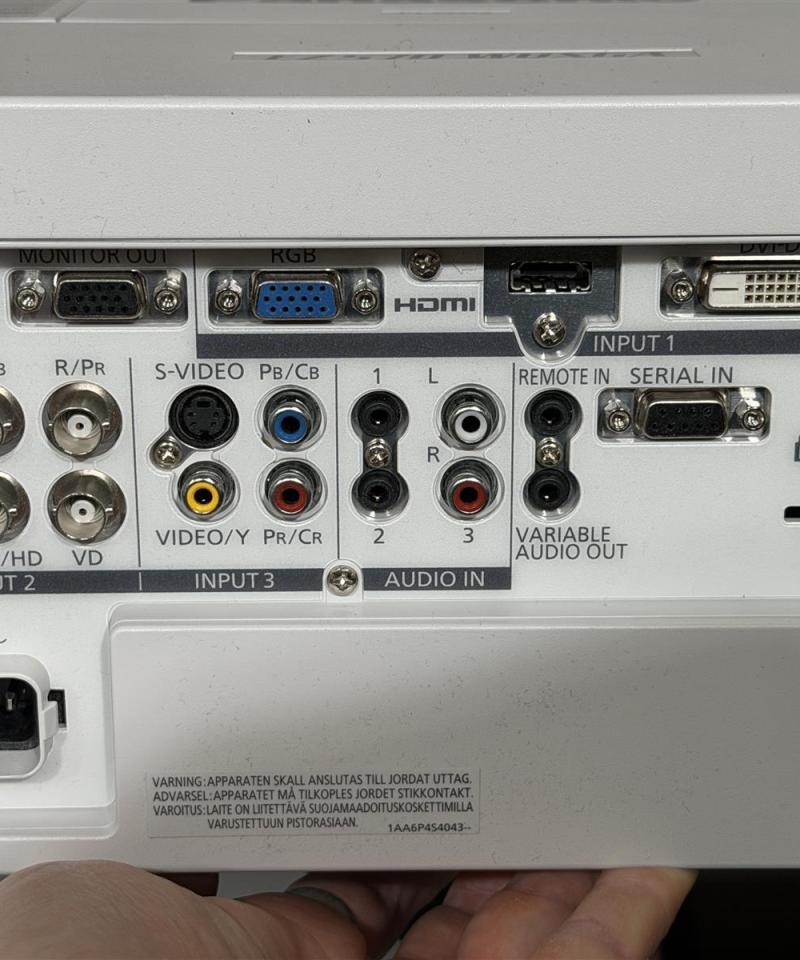 Panasonic PT-EZ570 projektori