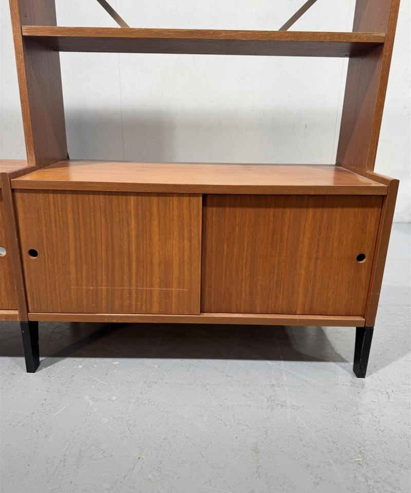 Vintage teak hyllykkö alakaapeilla