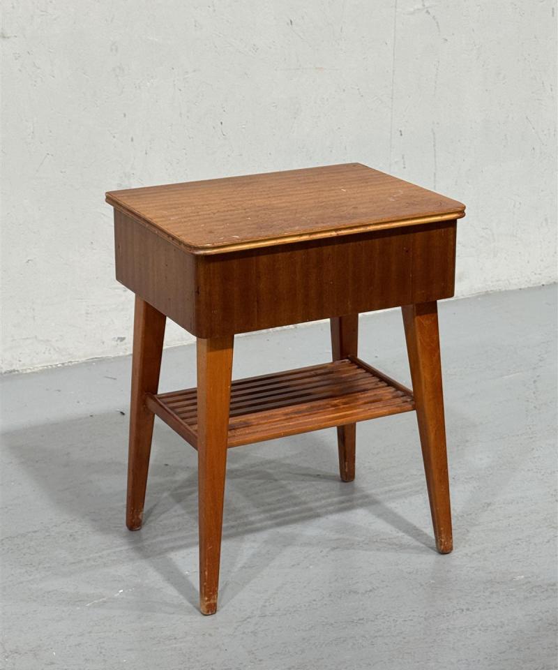 Retro teak yöpöytä