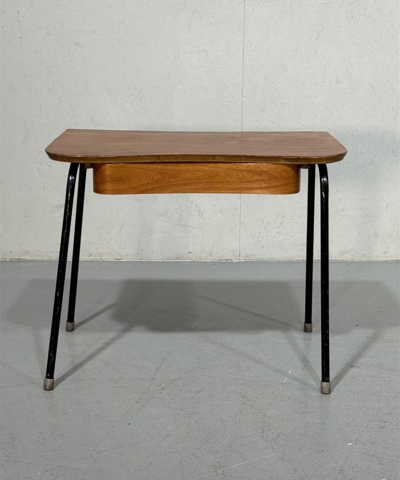Retro teak pöytä metallijaloilla