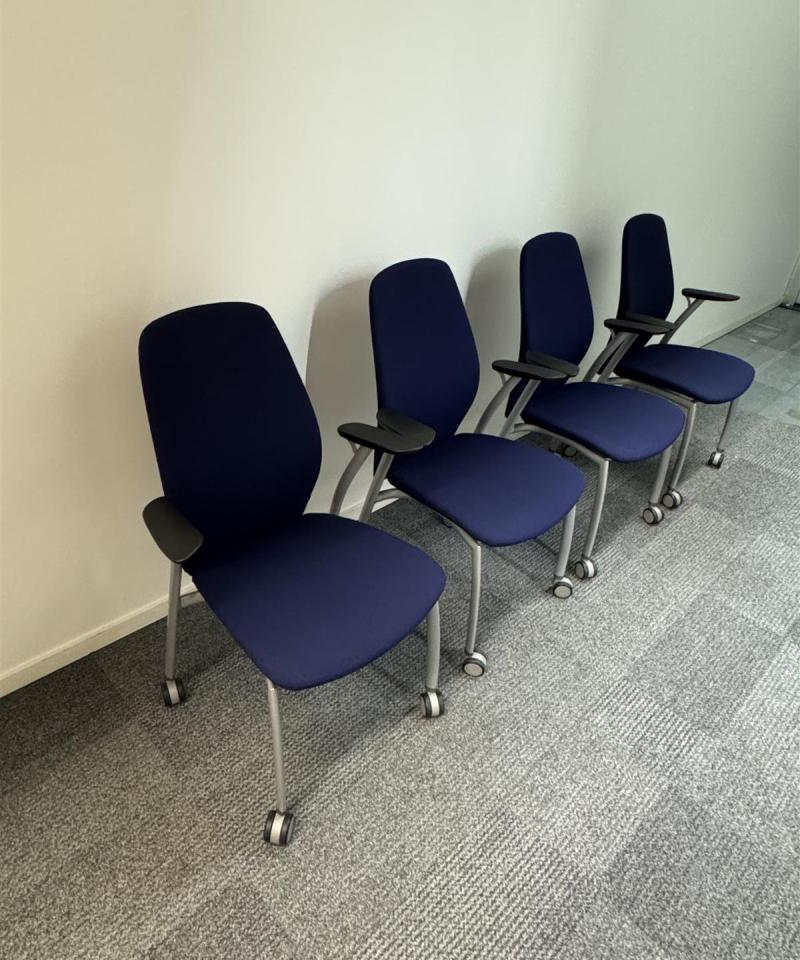 Kinnarps M375 Plus Toimistotuolit (4kpl) tummansininen