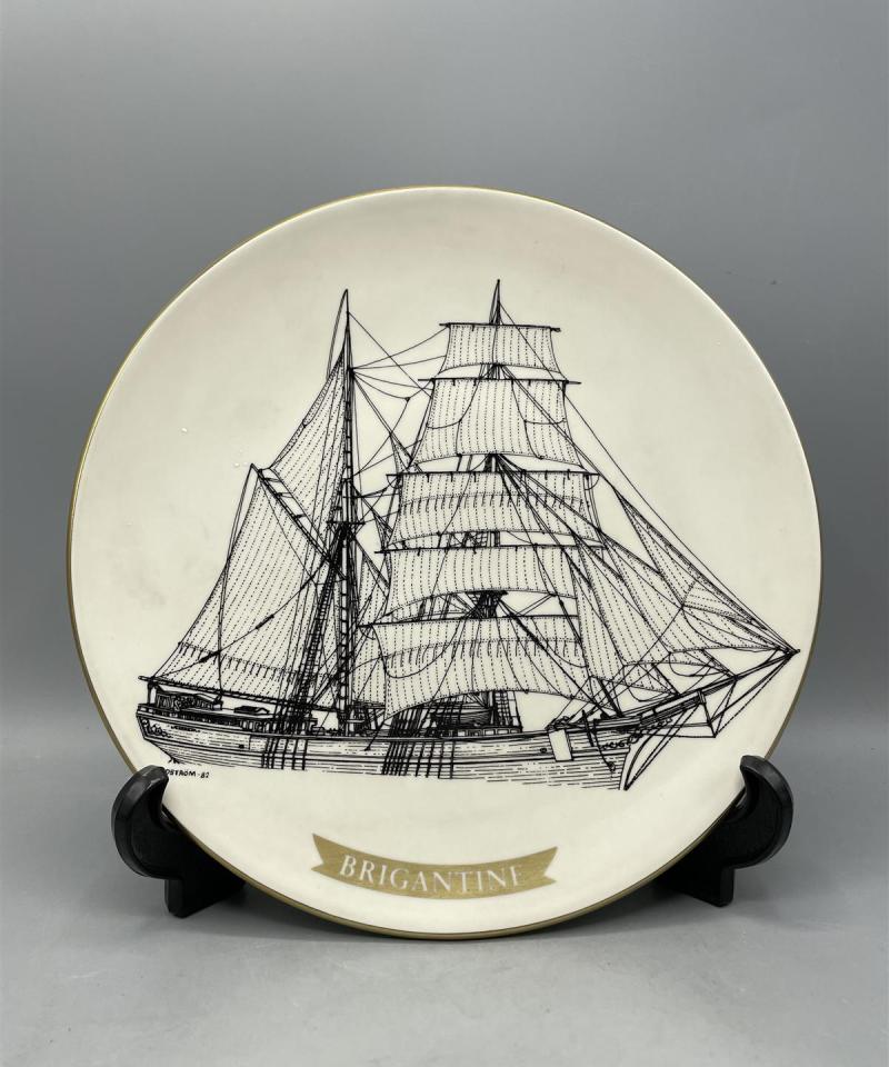 Arabia Purjehtivat kauppalaivat Brigantine, seinälautanen