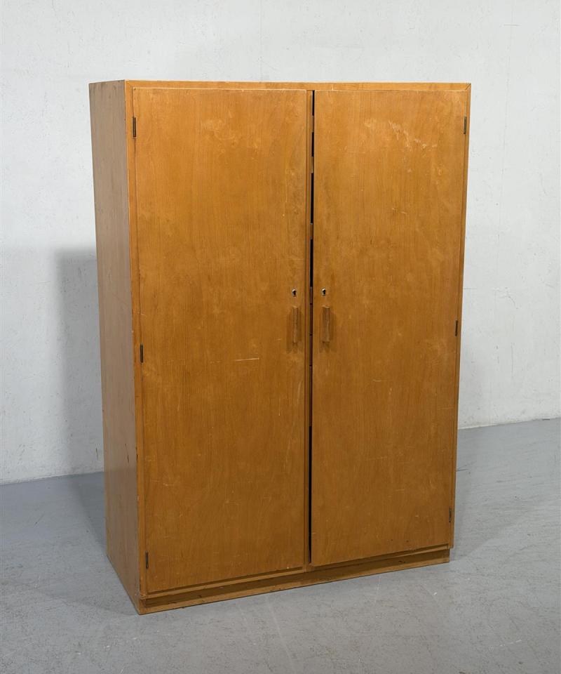Alvar Aalto vaatekaappi malli 820