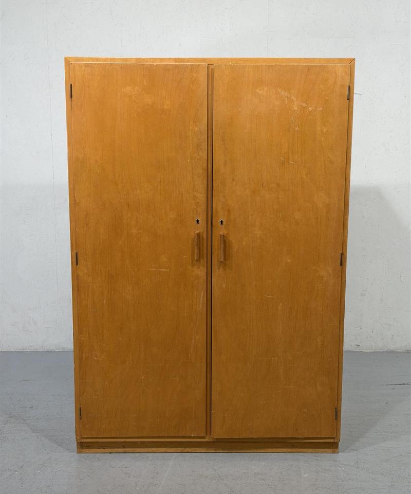 Alvar Aalto vaatekaappi malli 820