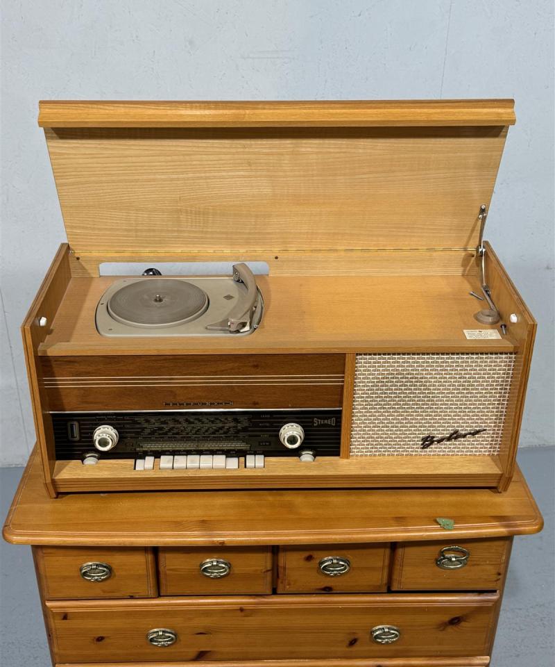 Telefunken Bolero 2182 radio koristeeksi