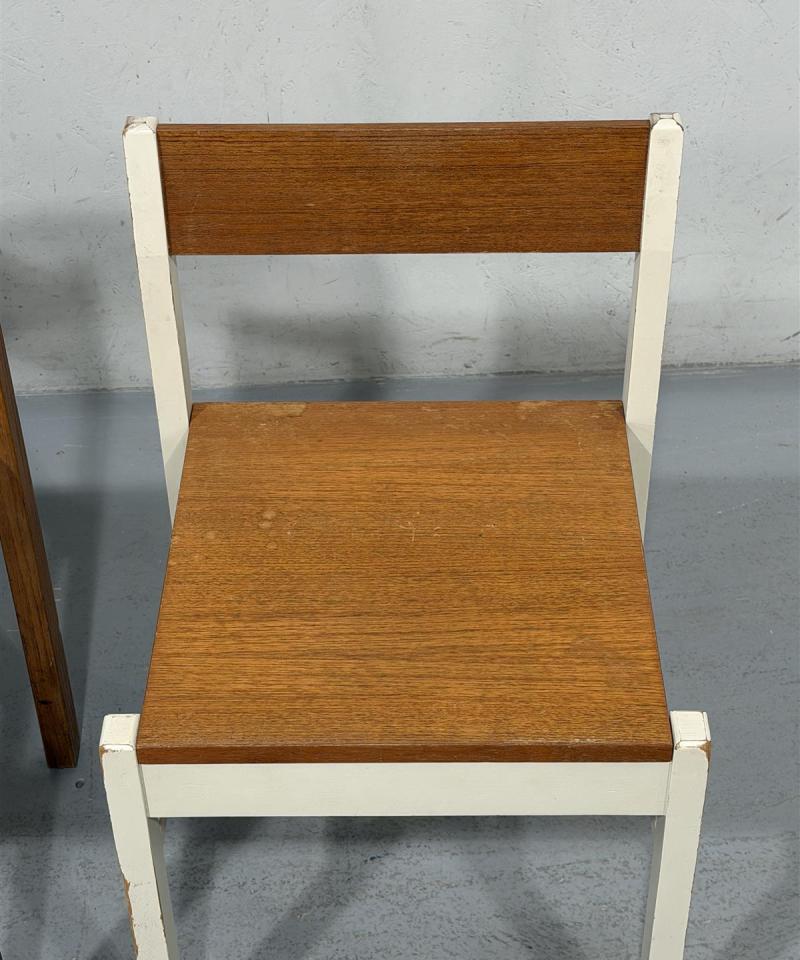 Kolme vintage tuolia