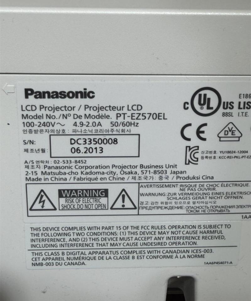 Panasonic PT-EZ570 projektori