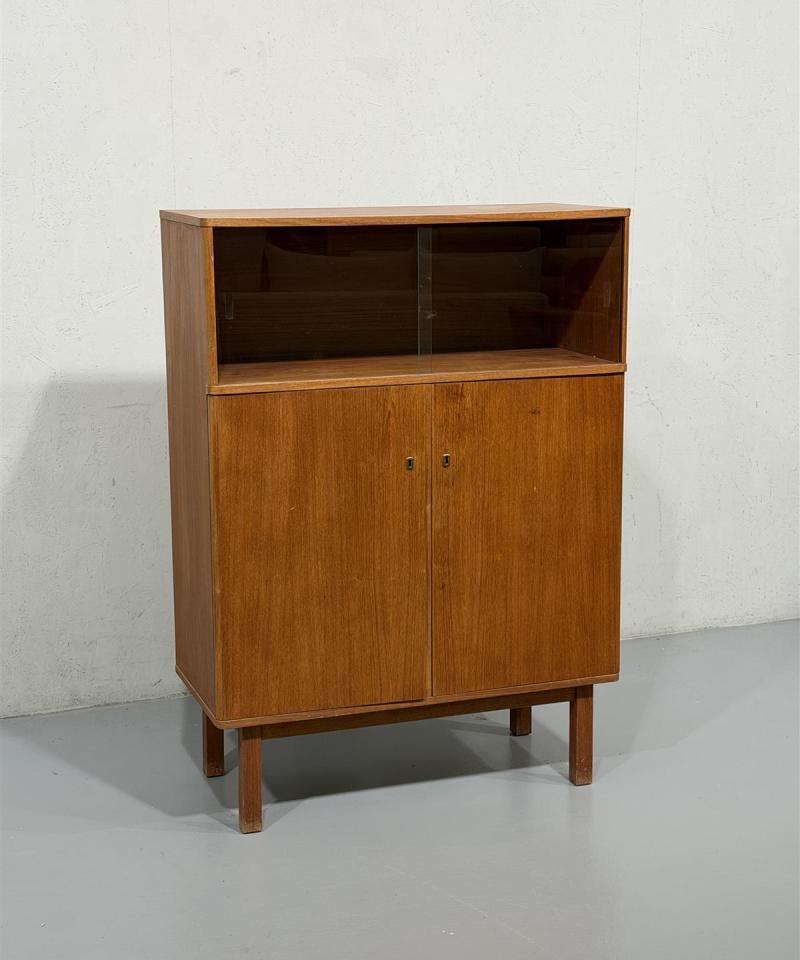 Vintage teak kaappi vitriinillä