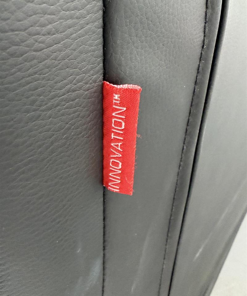 Innovation Living Splitback vuodesohva musta nahka