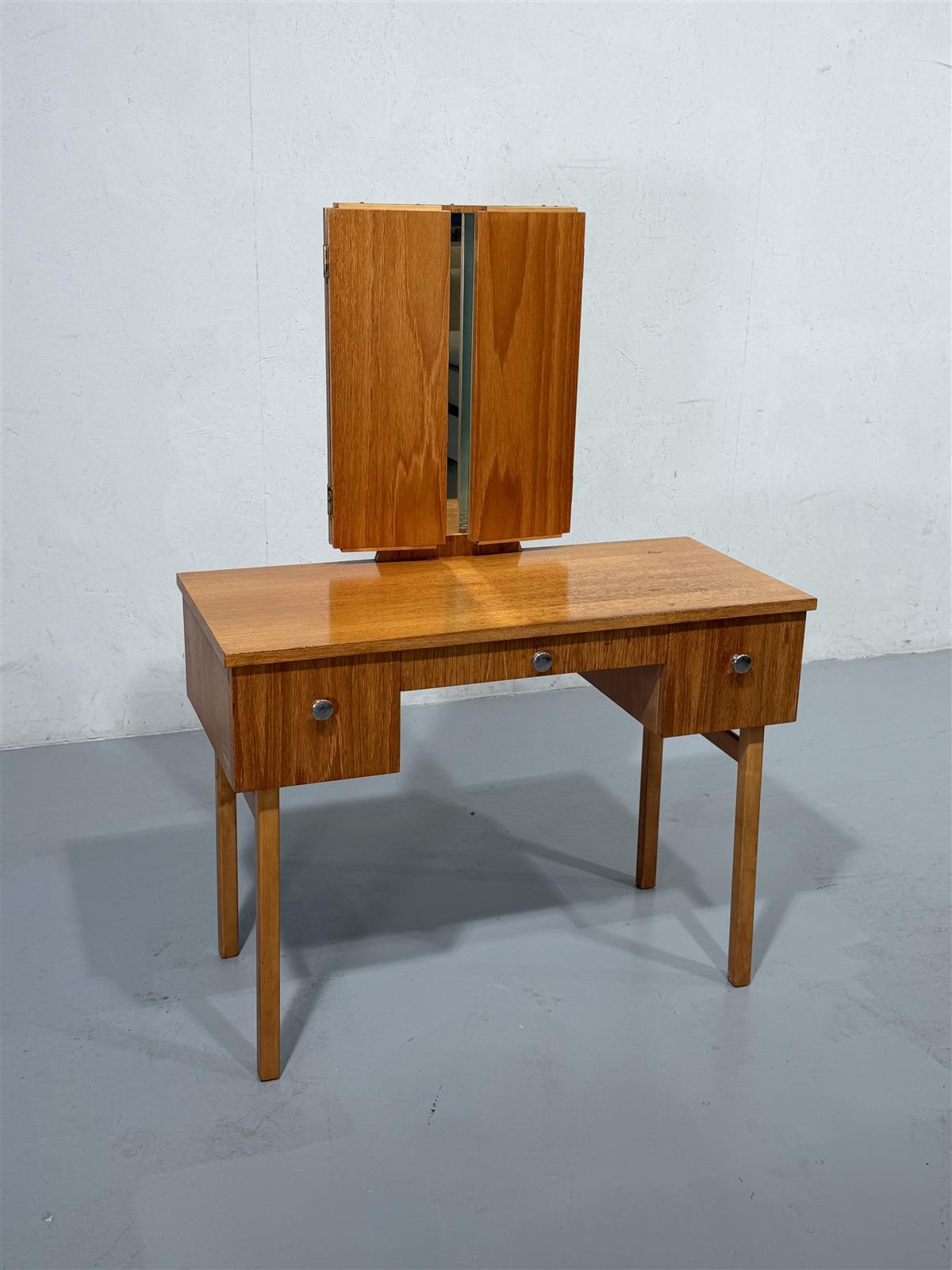 Vintage teak kampauspöytä peilillä
