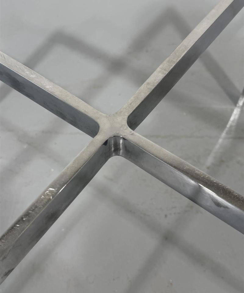 KnollStudio Barcelona krominen sohvapöydän runko