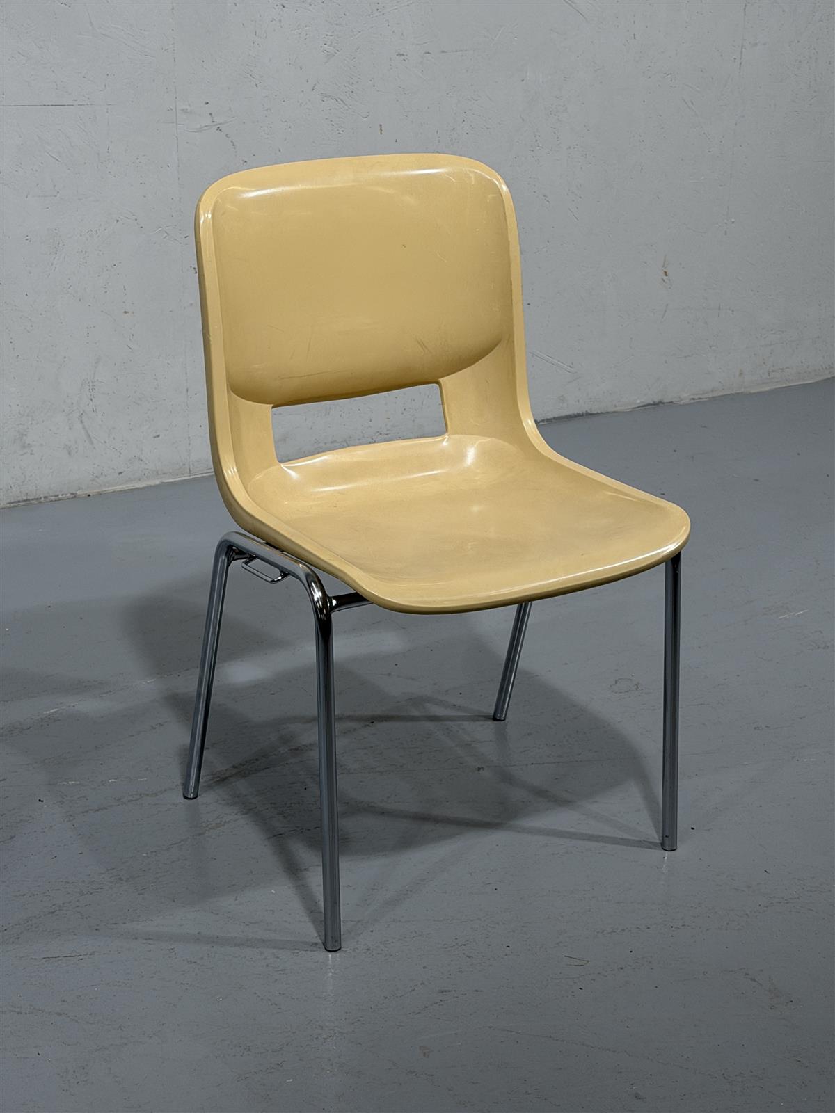 Isku retro muovituolit (5kpl)