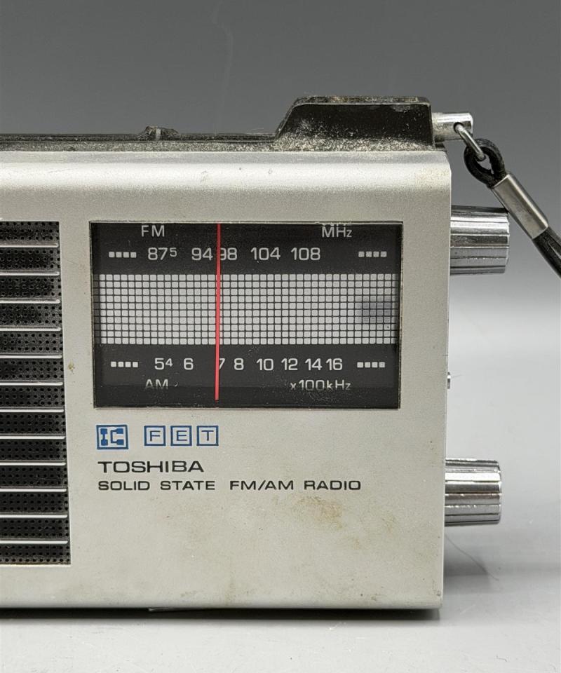 Toshiba IC-70 vintage kannettava radio