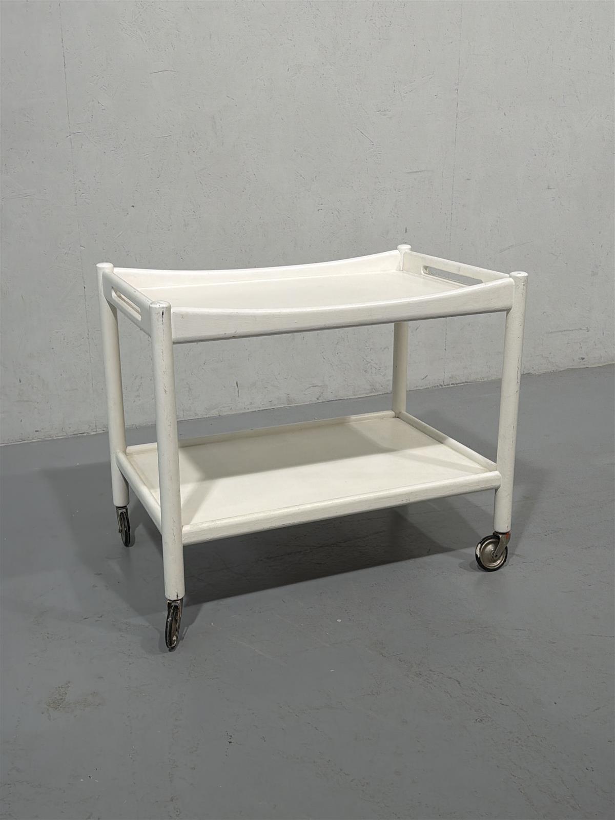 Hans J Wegner tarjoiluvaunu valkoinen