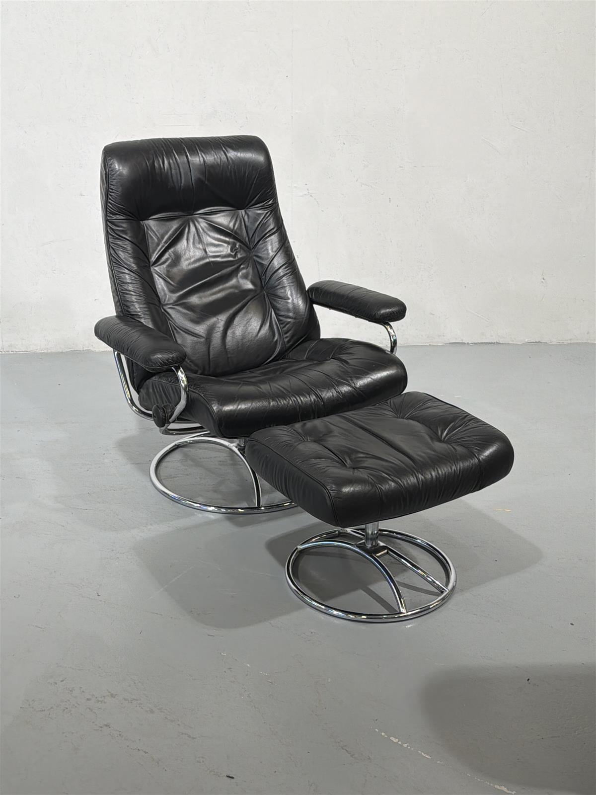 Retro Ekornes Stressless nojatuoli rahilla musta