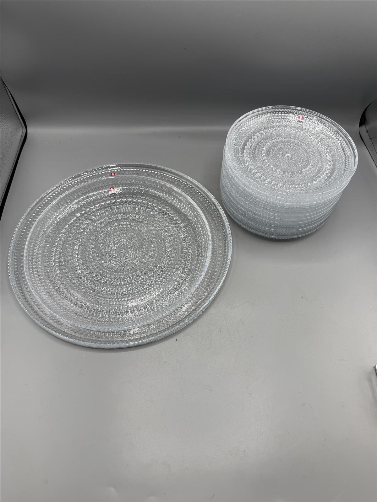 Iittala Kastehelmi tarjoilulautanen (2kpl) ja pullalautanen (12kpl)