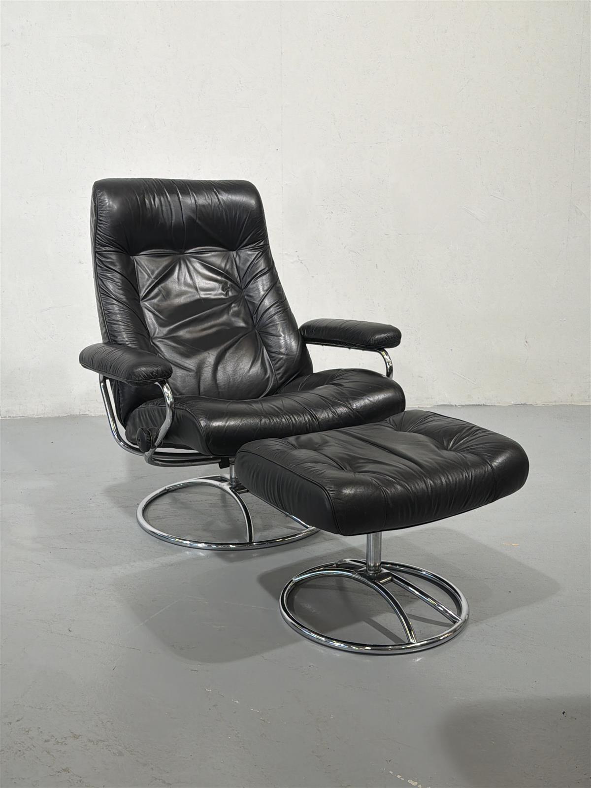 Retro Ekornes Stressless nojatuoli rahilla musta
