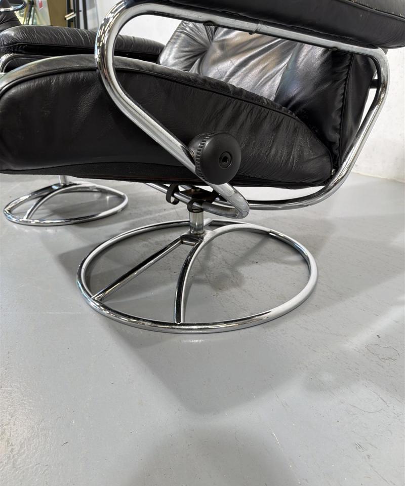 Retro Ekornes Stressless nojatuoli rahilla musta