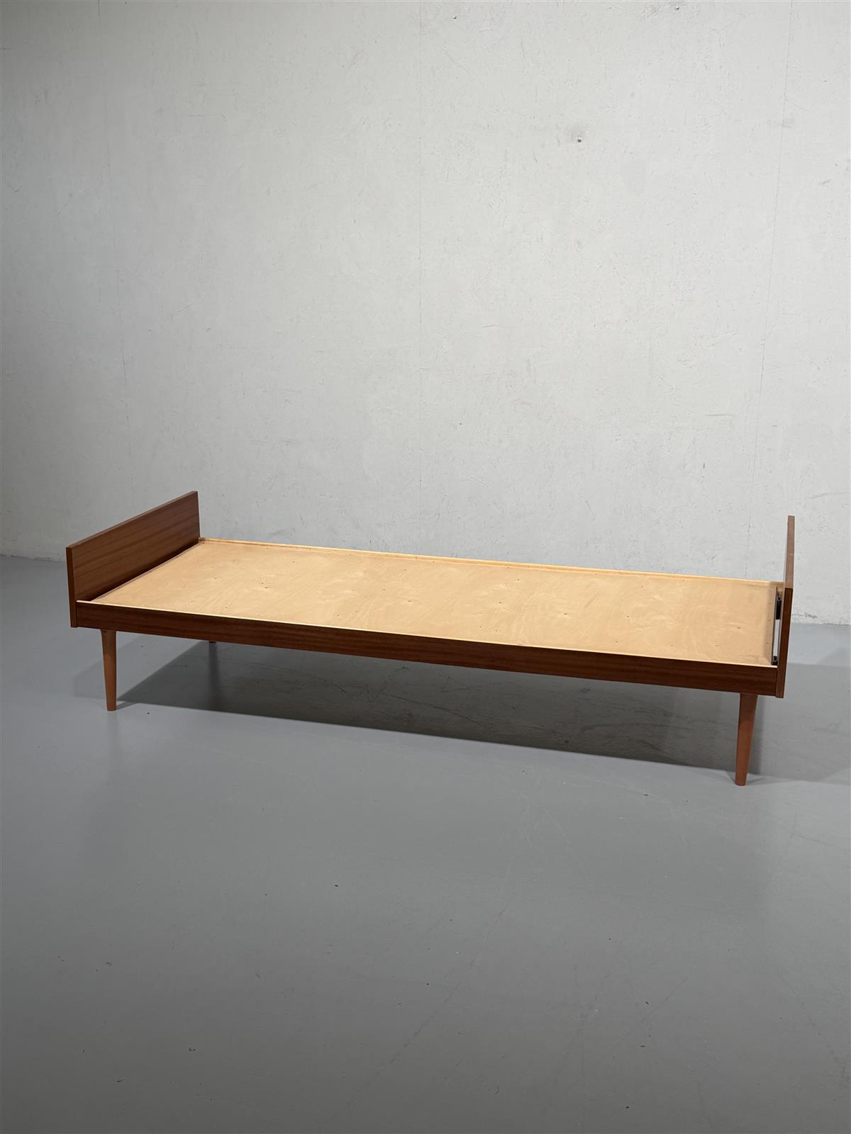 Vintage teak sänky