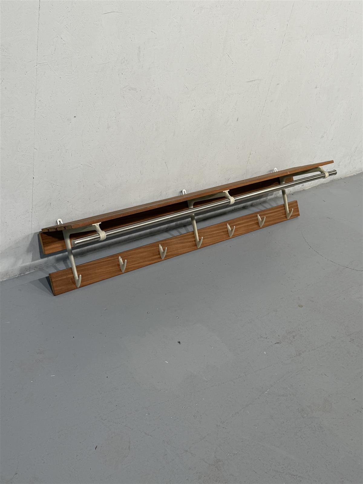 Vintage 60-luku naulakko teak
