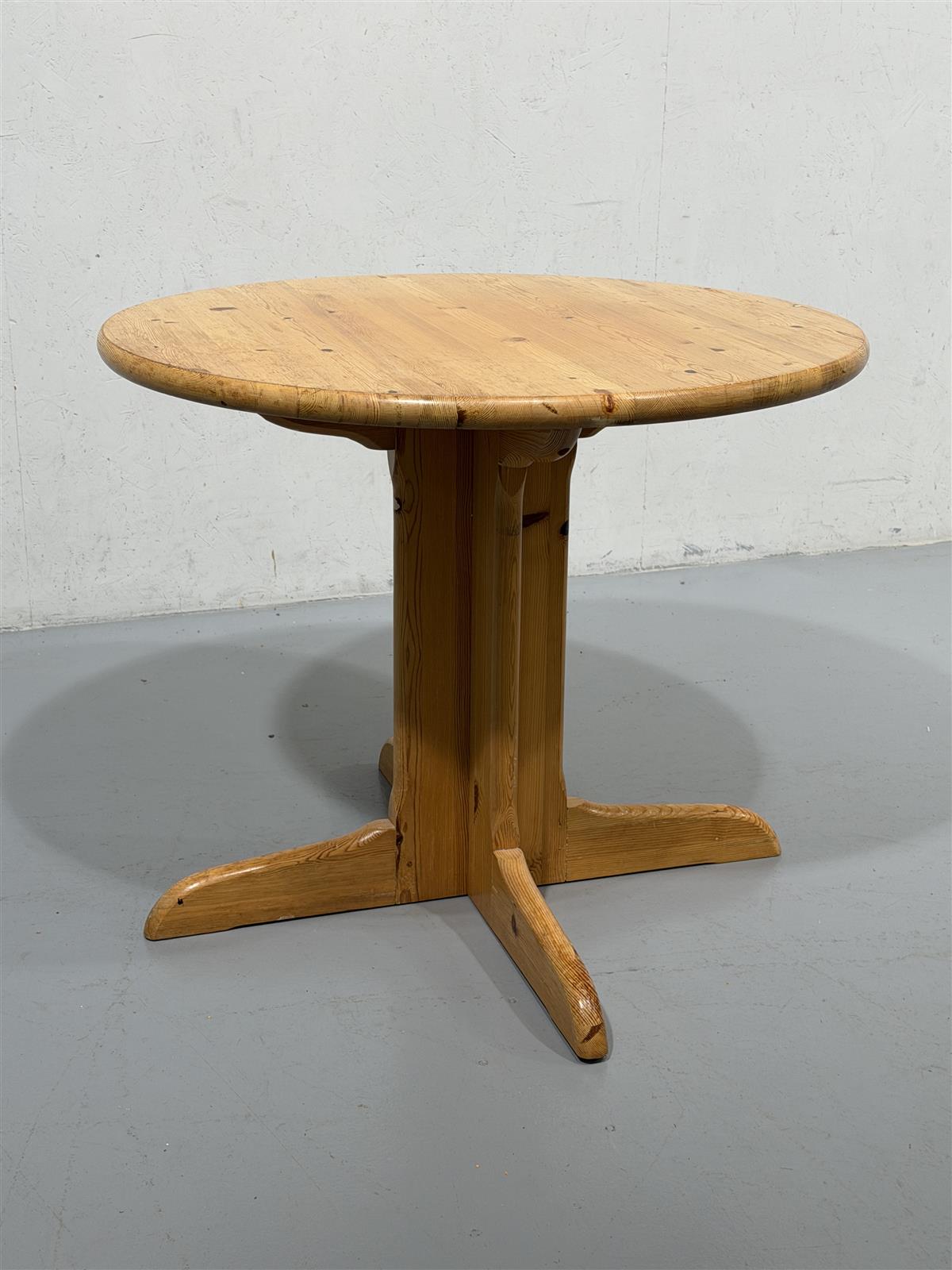 Mäntypuinen ruokapöytä 90cm